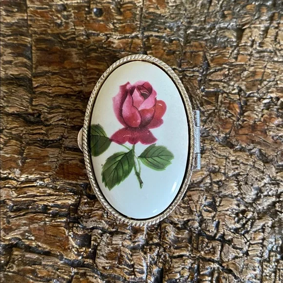 🌹Vintage🌹Rose Pill Box - Picture 1 of 8